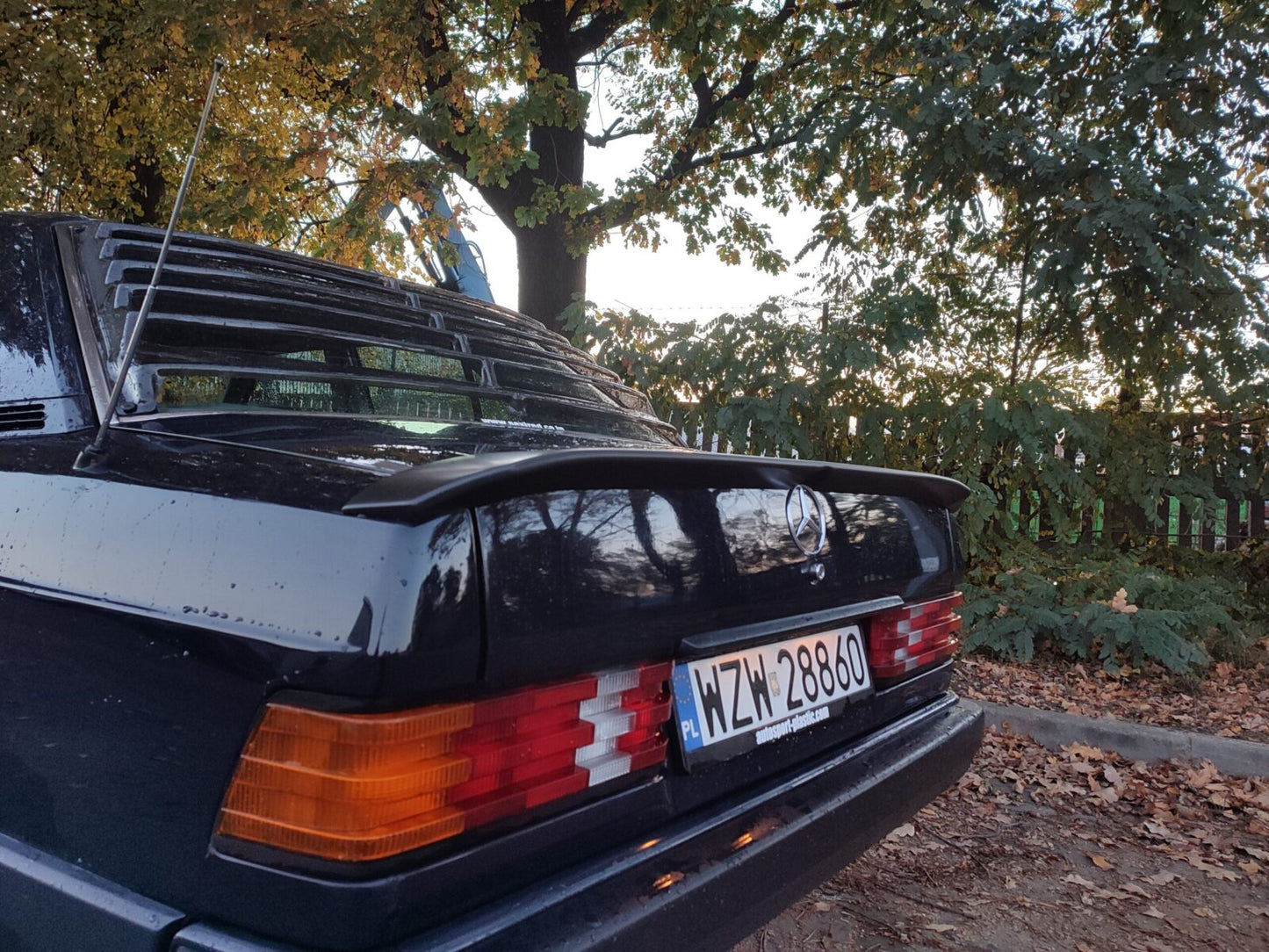 Neat Spoiler for Mercedes-Benz 190 W201