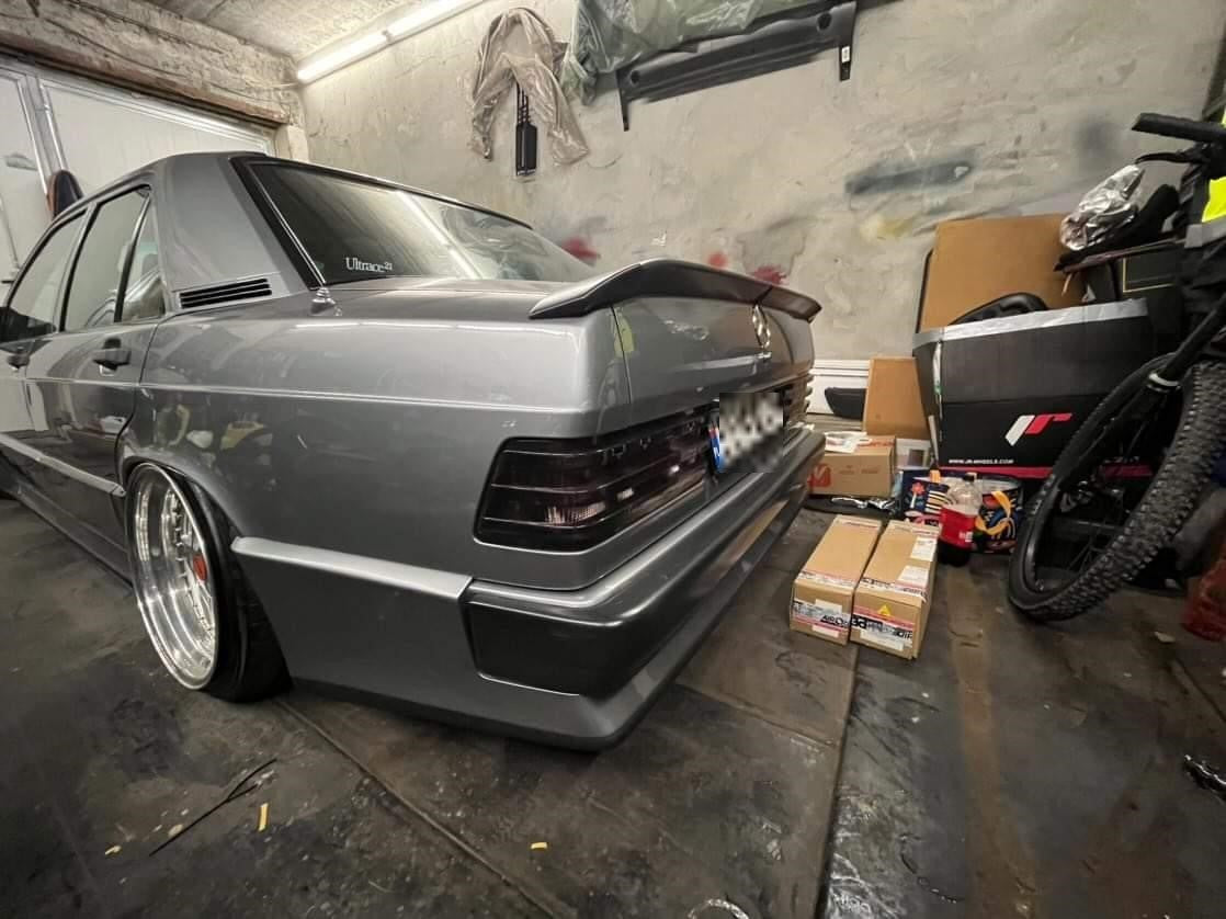 Neat Spoiler for Mercedes-Benz 190 W201