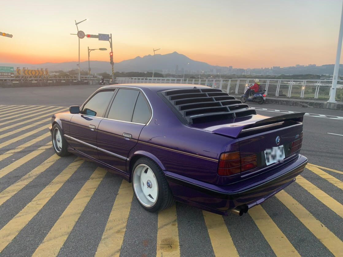 Жалюзі заднього вікна ABS пластик для BMW E34