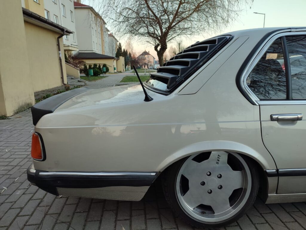 Жалюзі заднього скла BMW E23 ABS пластик