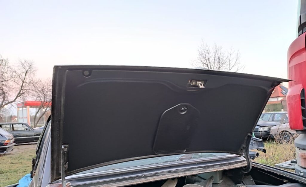 Обшивка багажника BMW e28