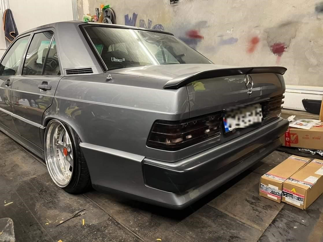 Neat Spoiler for Mercedes-Benz 190 W201